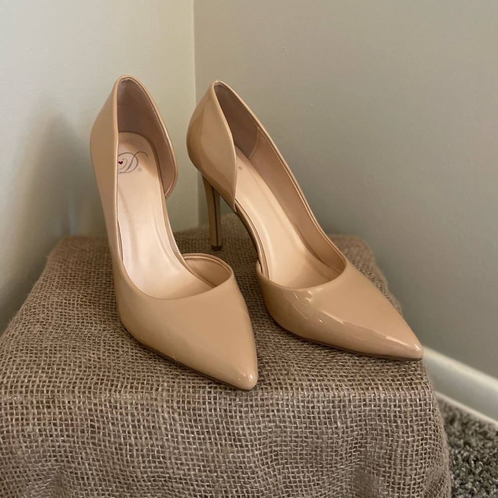 Delicious Nude Heel Size 9
